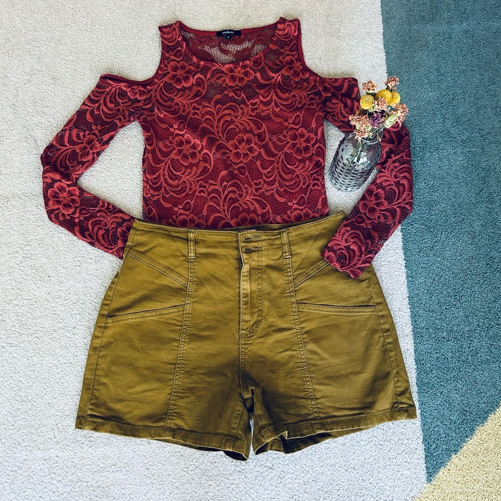 Universal Thread Casual Olive Women's Shorts